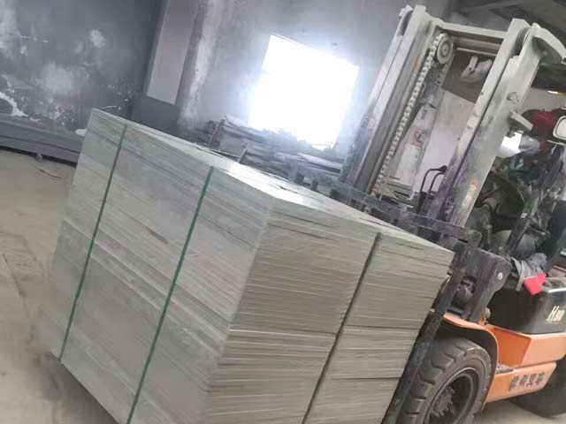 免燒磚托板生產現場
