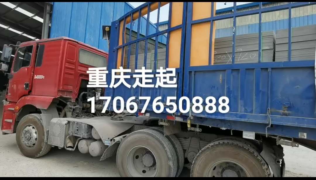 月底發往重慶的pvc磚托板裝車中